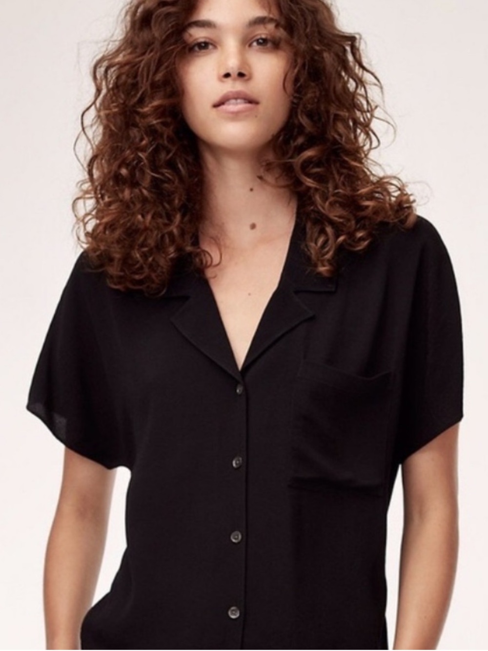 Aritzia Wilfred Free Shawna Crepe Short Sleeve Button Up black Blouse, size XS